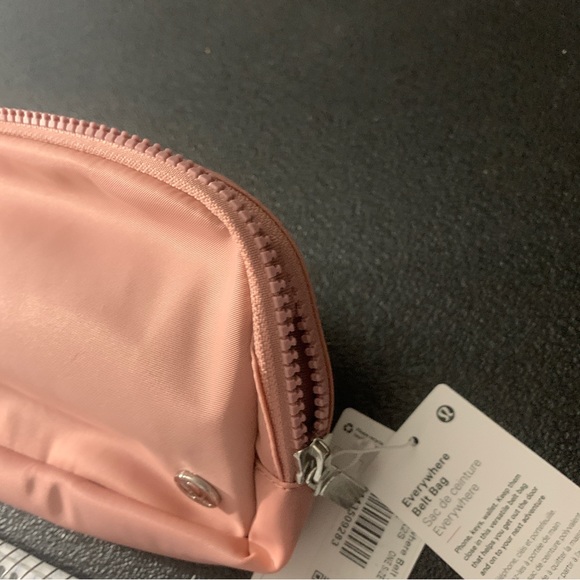 Lululemon everywhere belt bag Pink Pastel NWT - Picture 6 of 9